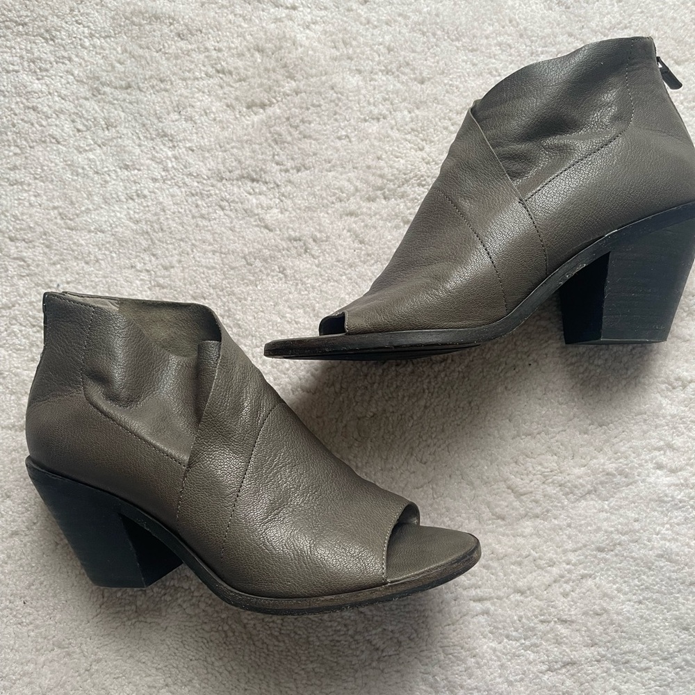 Eileen Fisher Gray Ankle Boots Sz 8 Open Peep Toe Wrap Front